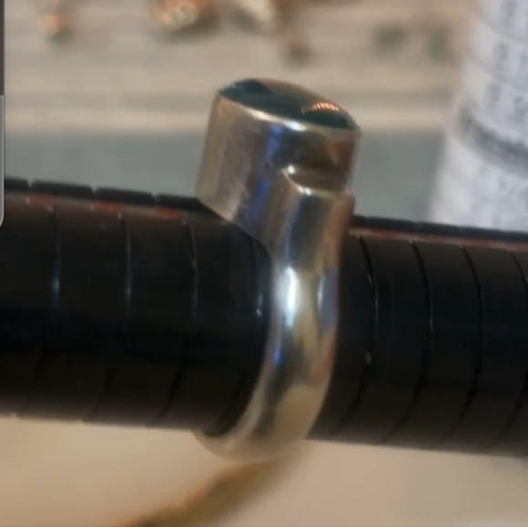 Vintage 925 signed Native American Sterling silver ring w/ EMERALD cabochon - Picture 2 of 9